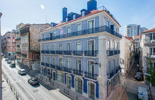 Misericordia Apartment | LARGE AND BRIGHT APARTMENT DOWNTOWN , NEAR BARRIO ALTO WITH AIR CONDITIONNING