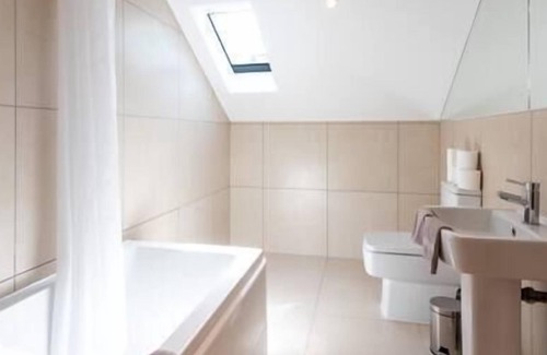 Uxbridge North Condo | Large and Luxurious Loft (BR3 II)