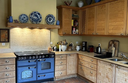Gruissan House | Large antique dealer's house in a village with large private courtyard