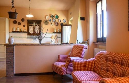Granarola House | Large apartment in a stone farmhouse