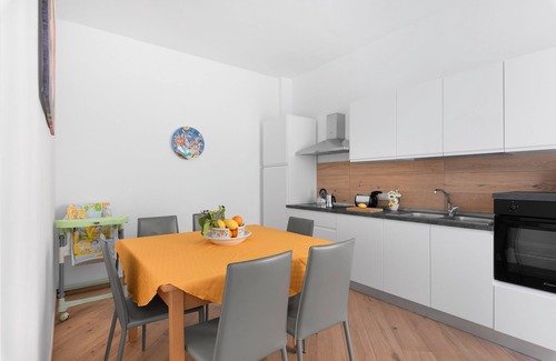 Sorrento City Centre Apartment | Large Apartment in the Center of Sorrento, close to Main Transportation Hubs.