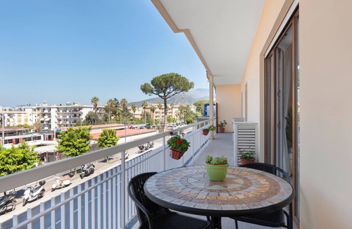 Sorrento City Centre Apartment | Large Apartment in the Center of Sorrento, close to Main Transportation Hubs.
