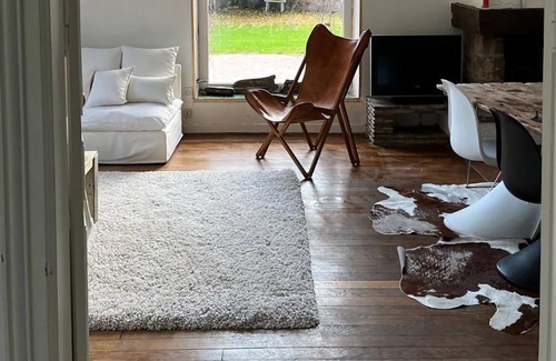 Saint-Nabord Apartment | Large apartment on the garden