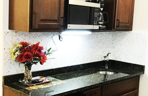 Galt Mile Resort | LARGE APARTMENT OCEAN MANOR RESORT