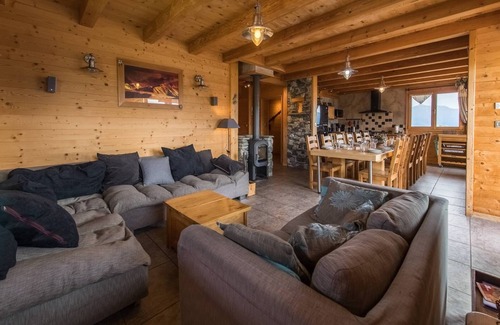 Villarembert Ski Chalet | Large apartment with Jacuzzi in a chalet