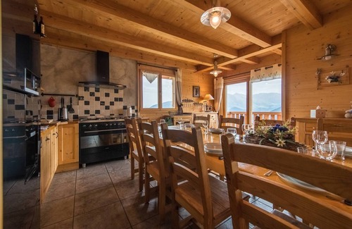 Villarembert Ski Chalet | Large apartment with Jacuzzi in a chalet