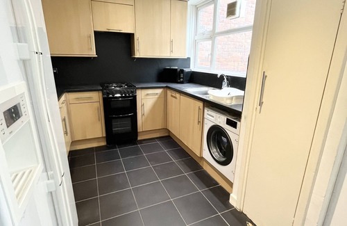 Latchmere Apartment | Large aprt close to Central London