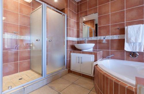 Melkbosstrand Apartment | Large Balcony with BBQ, Mountain Views & Parking