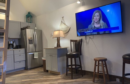 Yachats House | Large beach home with fantastic views of the Oregon Coast with a quaint cabin.