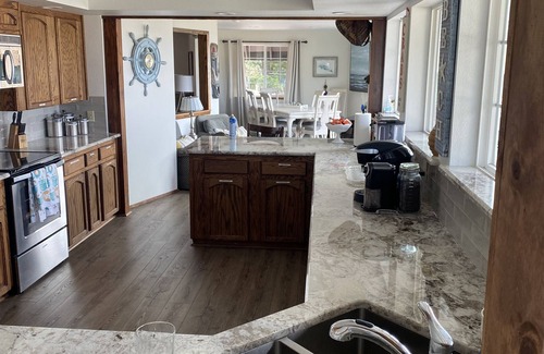 Yachats House | Large beach home with fantastic views of the Oregon Coast with a quaint cabin.