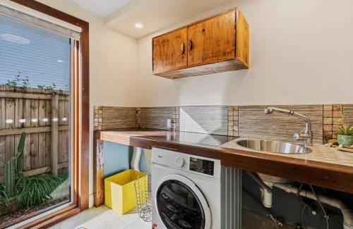 Hastings Point House | Large Beach Retreat with Ocean Breeze & Style