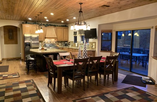 Torreon House | Large beautiful cabin home with hot tub under the pine trees.