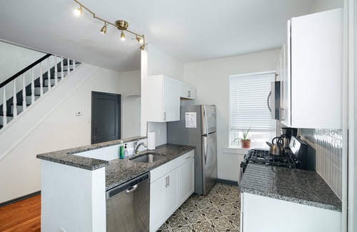 Roxborough-Manayunk Apartment | Large Bi-Level in Manayunk – Prime Location!