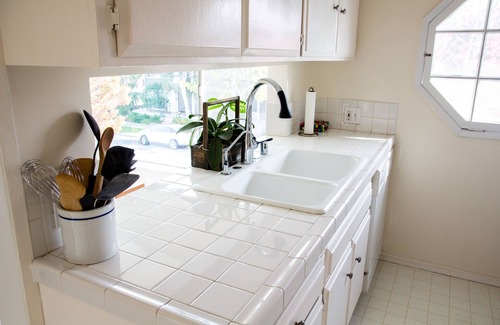 Wilshire Montana Apartment | Large, bright, and sunny apartment steps from beach