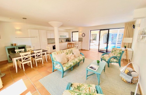 Bahia Calma House | Large bungalow, private pool, a few minutes from sea, protected inner courtyard