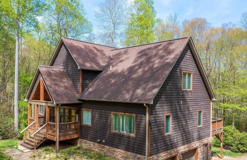 Ogle Meadows Cabin | Large cabin nestled in the Blue Ridge Mountains only 45 minutes from Asheville