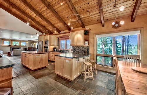 Montgomery Estates Cabin | Large Cabin with Game Room, Hot Tub, 11 Beds, Near Heavenly
