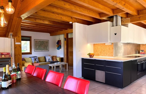 Oz-en-Oisans Ski Chalet | Large chalet 12 people | 20m from the slopes | Sauna & mountain view