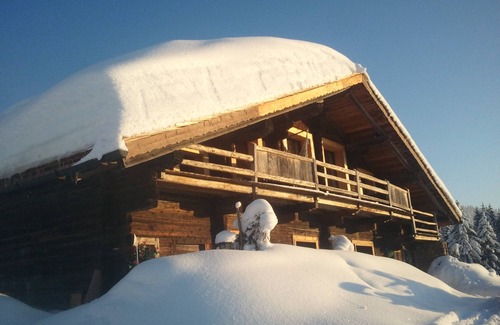 Crest-Voland Ski Chalet | LARGE CHALET 170 M², 5 hectares of land CREST VOLAND SAVOIE
