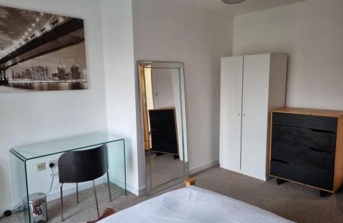 Saint Paul's Apartment | Large city centre 2 bedroom flat