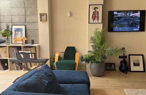 Fortis Green House | Large Contemporary Loft Room