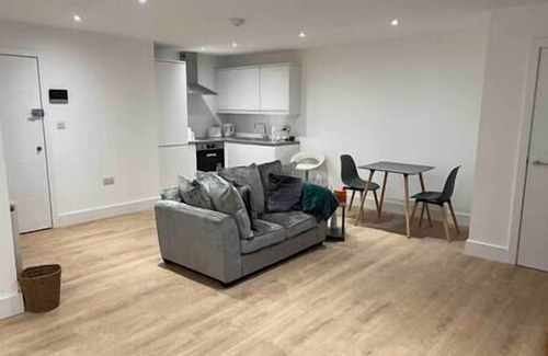 Maidstone Apartment | Large Cosy Maidstone Studio