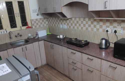 Bhimtal Cottage | Large Cottage with Valley View - 5 minutes walk from Lake!