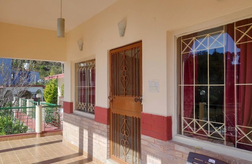 Bhimtal Cottage | Large Cottage with Valley View - 5 minutes walk from Lake!