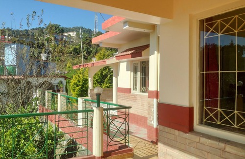 Bhimtal Cottage | Large Cottage with Valley View - 5 minutes walk from Lake!