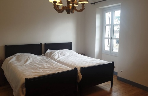 Montreal House | Large Country House 250 m2 - Heated swimming pool - private tennis court