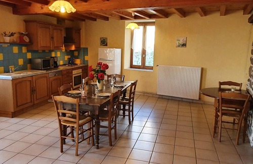 Saint-Paul-de-Vezelin Cottage | Large country house with fireplace, garden, and Wifi