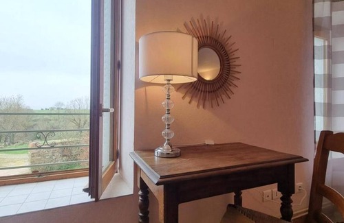 Saint-Paul-de-Vezelin Cottage | Large country house with fireplace, garden, and Wifi