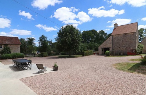 Merri Cottage | Large Country House with Enclosed Garden and Children’s Games