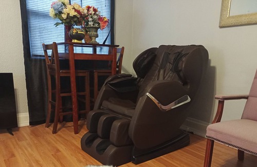 Bloomfield House | Large cozy 1 bedroom