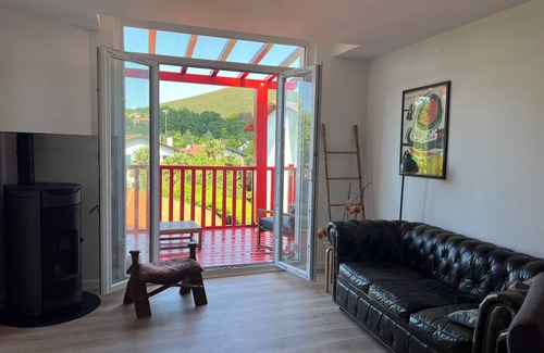 Ascain Apartment | Large duplex apartment, in the heart of the village, mountain views, 15 minutes from the beach