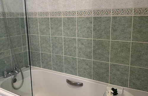 Hemel Hempstead Apartment | Large Ensuite Marina View Apartment