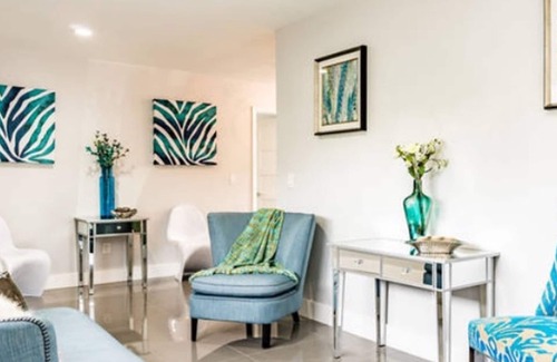 Hollywood Hills House | LARGE ESTATE B-BALL/POOL HOME + b- ball court , oversized pool