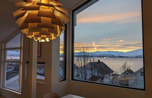 Tromso Villa | large exclusive Villa with panoramic view and jacuzzi.