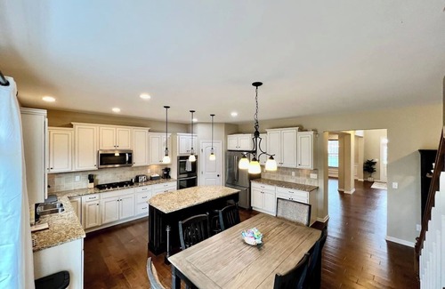 Otterbien Home House | Large Executive Home In Lebanon Golf Community