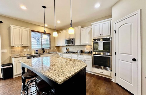 Otterbien Home House | Large Executive Home In Lebanon Golf Community