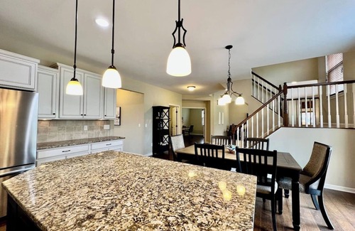 Otterbien Home House | Large Executive Home In Lebanon Golf Community