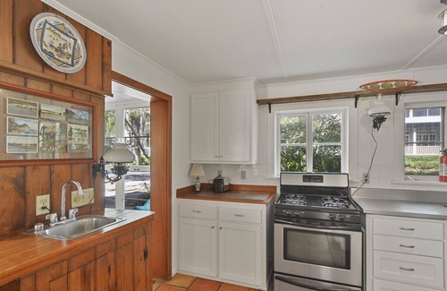 King City House | Large Family Friendly Beach House in Village with the perfect private pool!