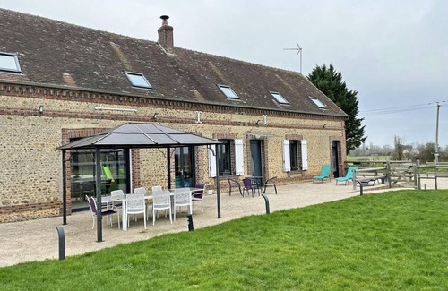 Moussonvilliers Cottage | Large family house with games and pets allowed