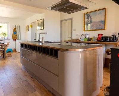 Charlton Marshall House | Large Family Home 23 min to Beach and New Forest