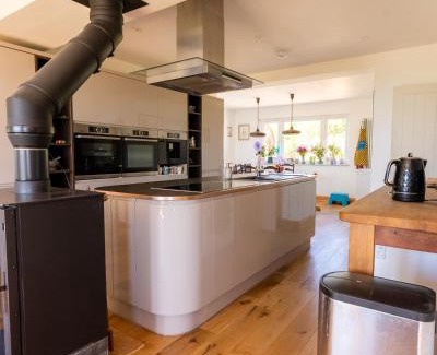 Charlton Marshall House | Large Family Home 23 min to Beach and New Forest