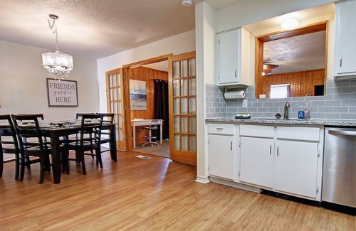 Tulsa House | Large Family Home near EXPO/Downtown/TU