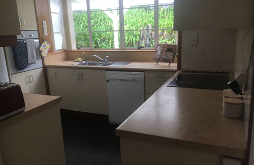 Torbay House | LARGE FAMILY HOME - Short Walk to Two Beaches & Netflix