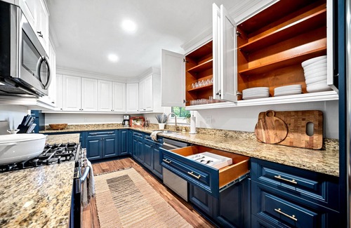 Briarcliff Heights House | Large Family Rental - 6 Bed/4 BA near Emory/CDC/CHOA with Private Home Gym