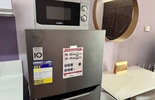 San Antonio Apartment | Large Family stay central Makati swim gym park 300