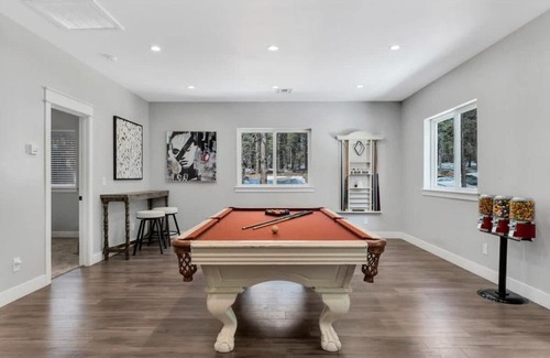 Flagstaff House | Large Flagstaff Home Near Violas with Hot Tub